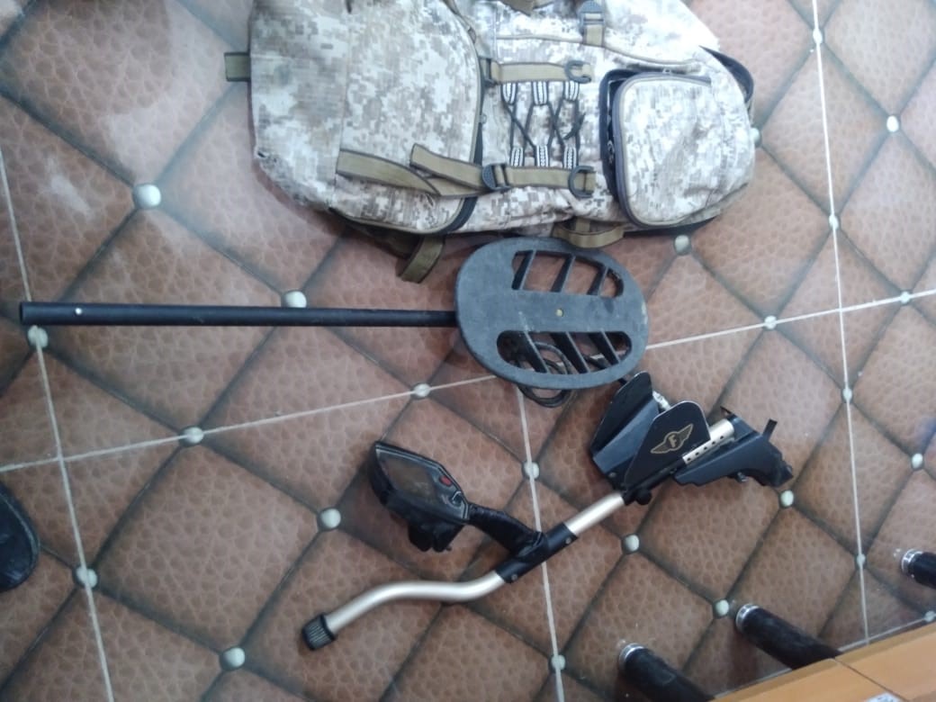 دستگیری 3 حفار غیرمجاز به همراه فلزیاب در شهرستان مرودشت